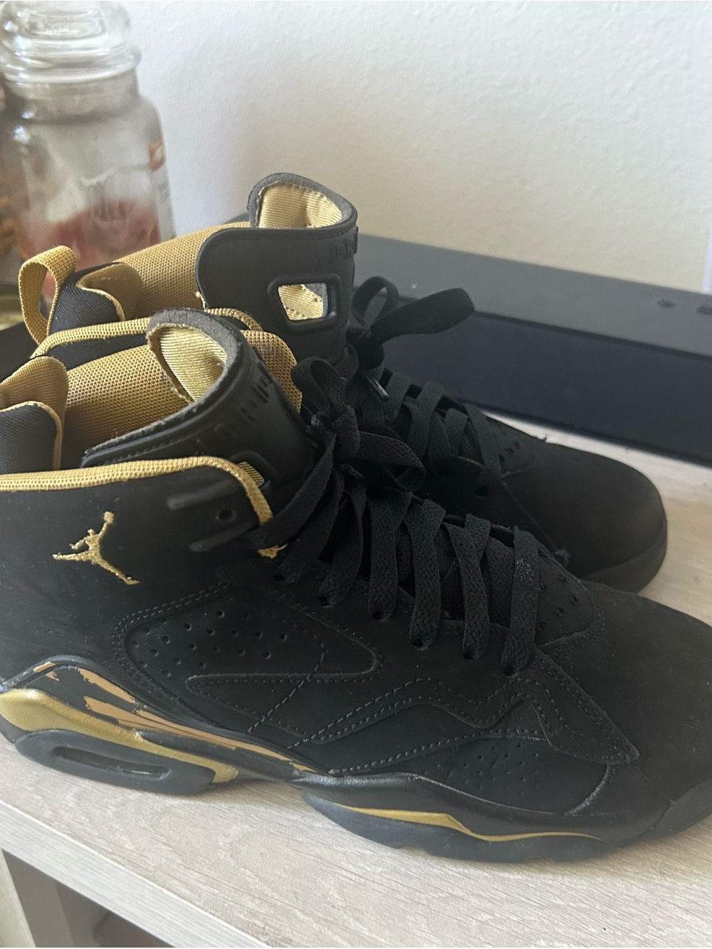 Air-inspired Black and Gold High-Top Men's Basketball Shoes